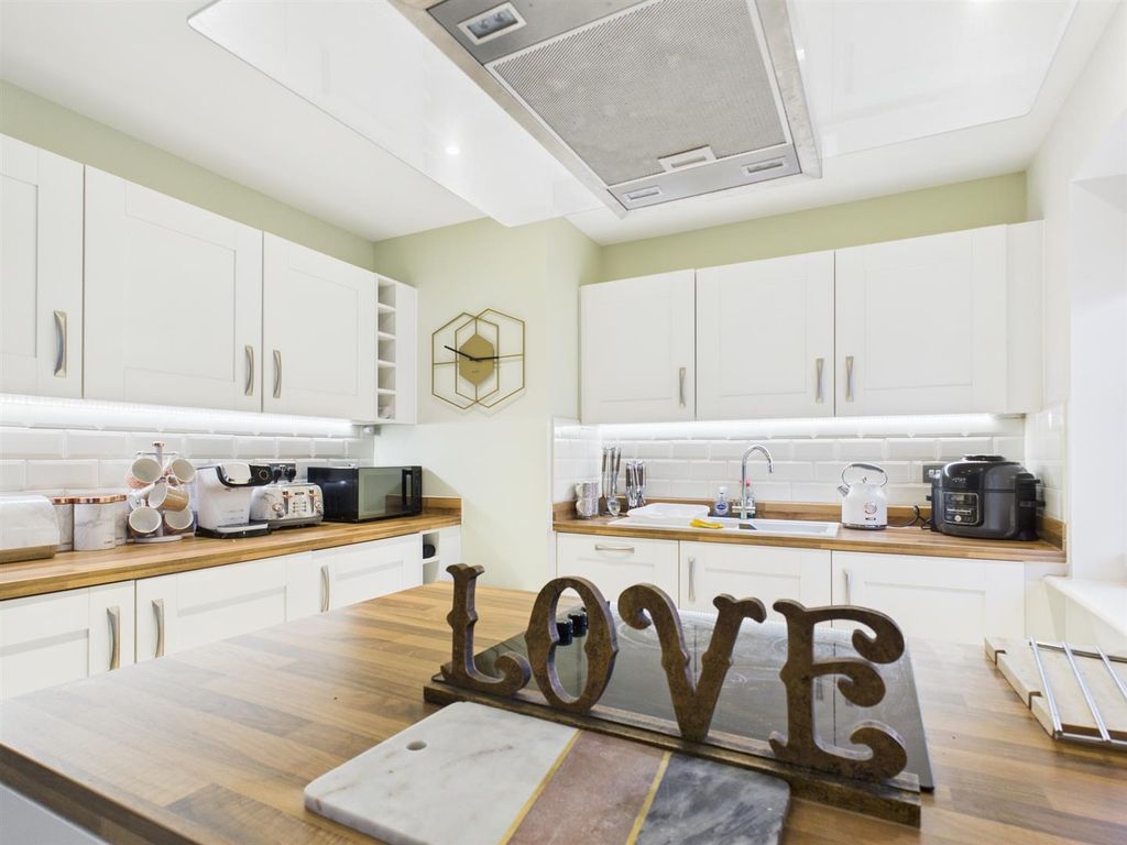 Property photo 1 of 16 Kitchen 2.Jpg