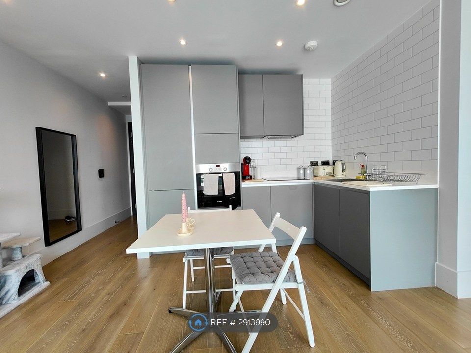 Property photo 2 of 11 Kitchen