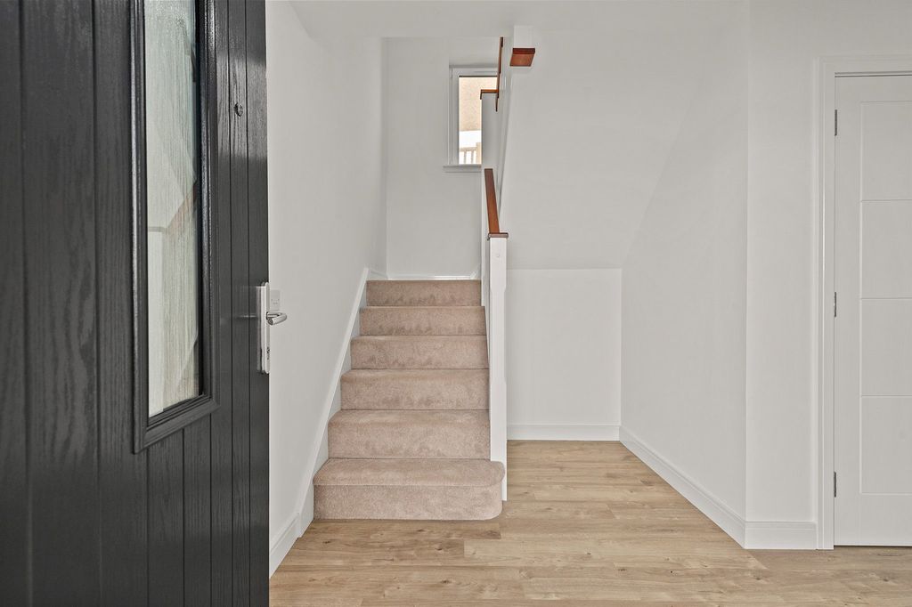 Property photo 2 of 35