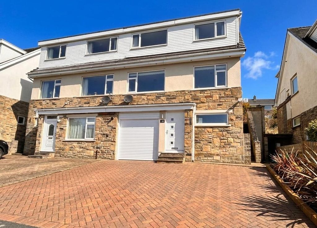 Property photo 2 of 23 Front Of House.Png