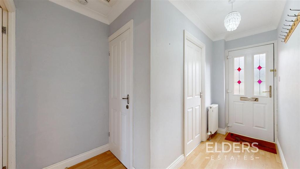 Property photo 3 of 19 Entrance Hall