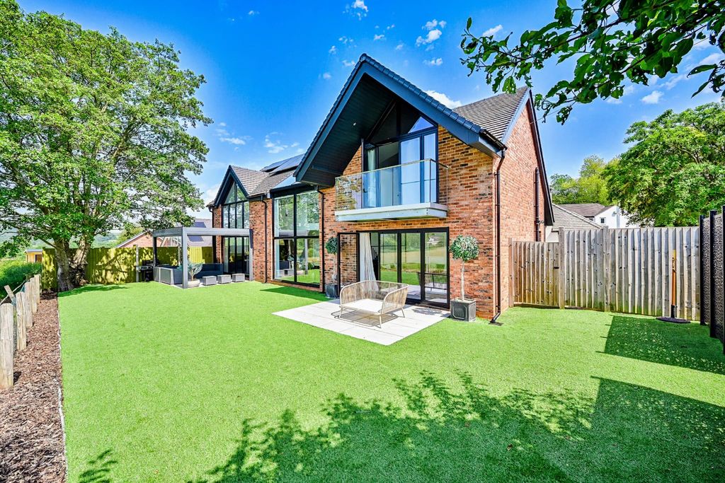 Property photo 1 of 44 1000118894