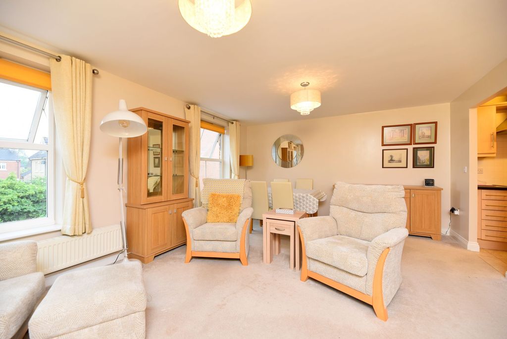 2 bed flat for saleCooks Way, Biggleswade SG18 photo 4