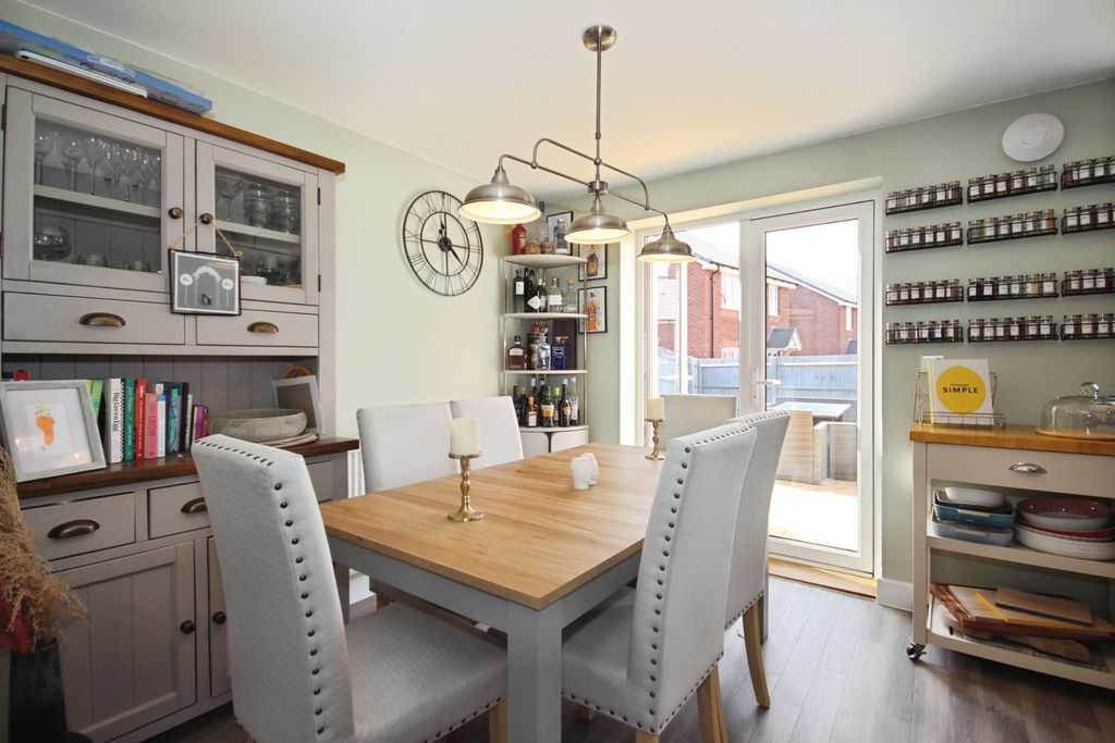 Property photo 3 of 17 Kitchen Dining Room