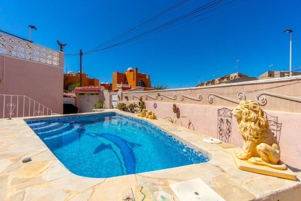 Property photo 3 of 32