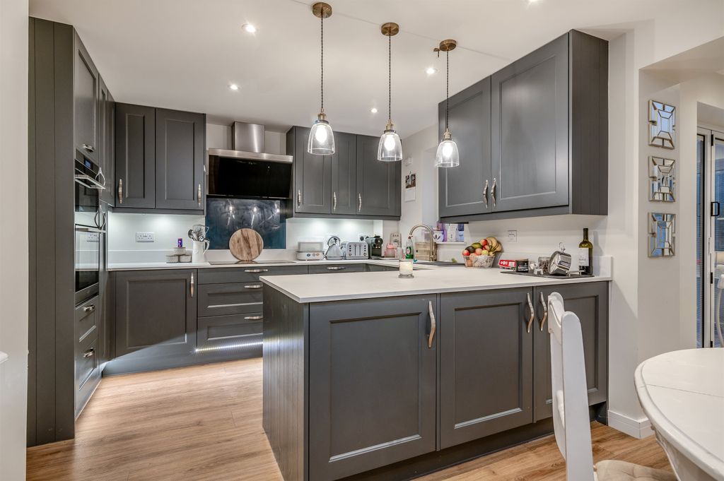 Property photo 2 of 23