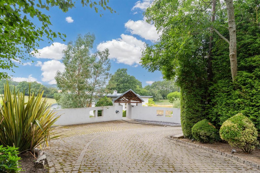 Property photo 2 of 28