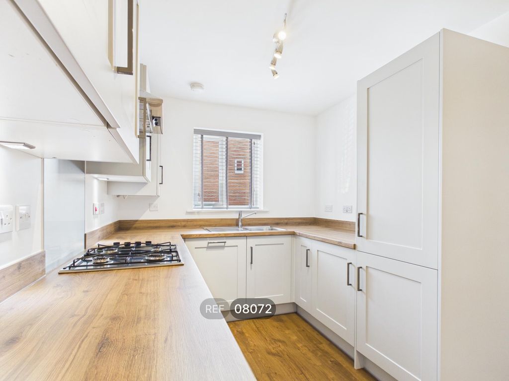 Property photo 3 of 21 Kitchen