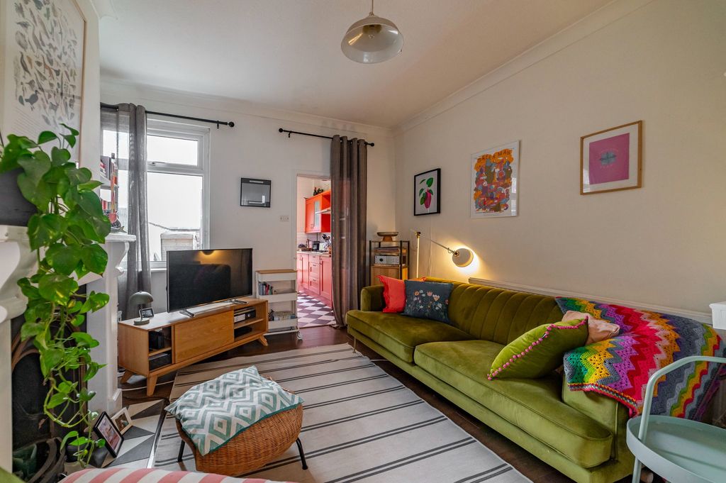 Property photo 3 of 18