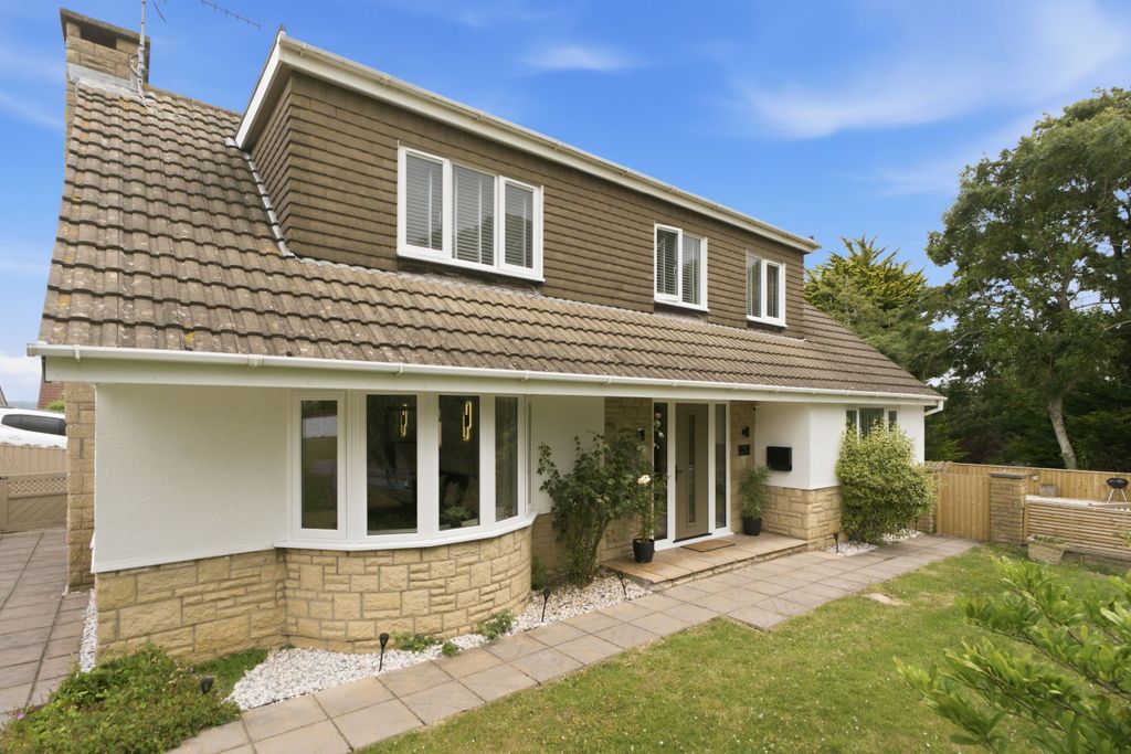 Property photo 1 of 33