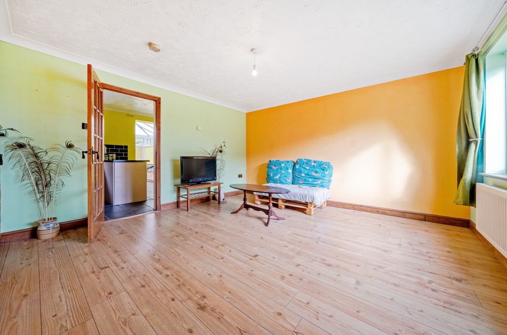 Property photo 2 of 8