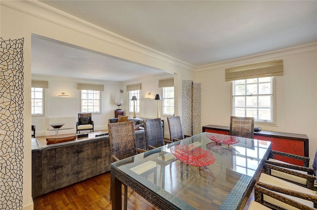 Property photo 3 of 9 Dining Area