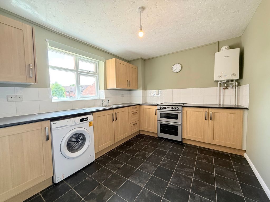 Property photo 2 of 11 Kitchen