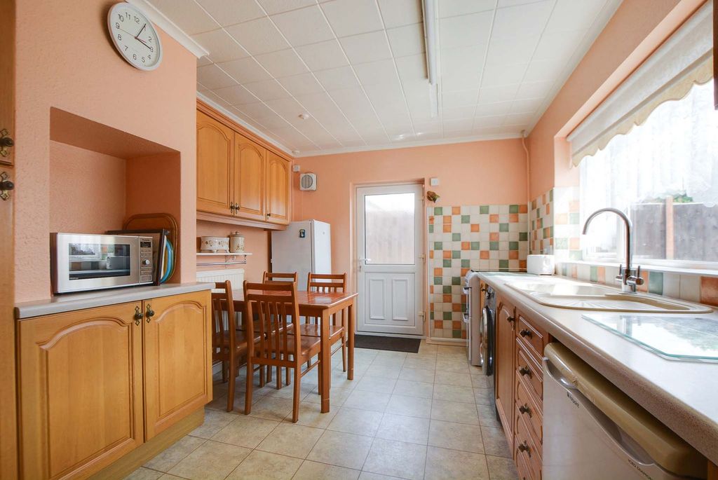 Property photo 2 of 25
