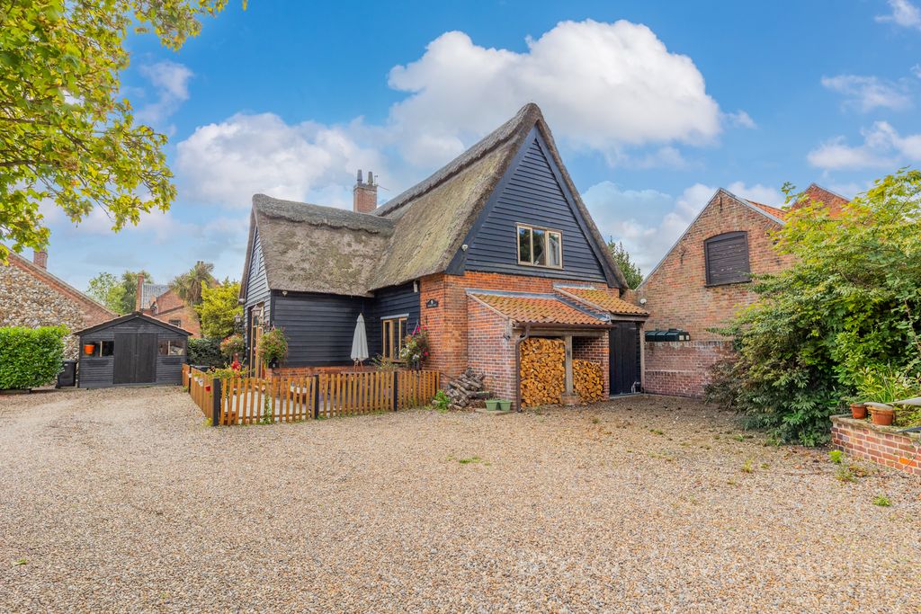 Property photo 2 of 25