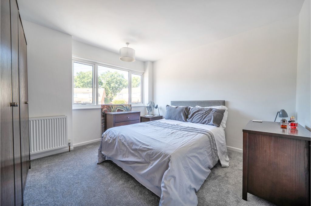 Property photo 2 of 4 1318477-1-68711Ff...