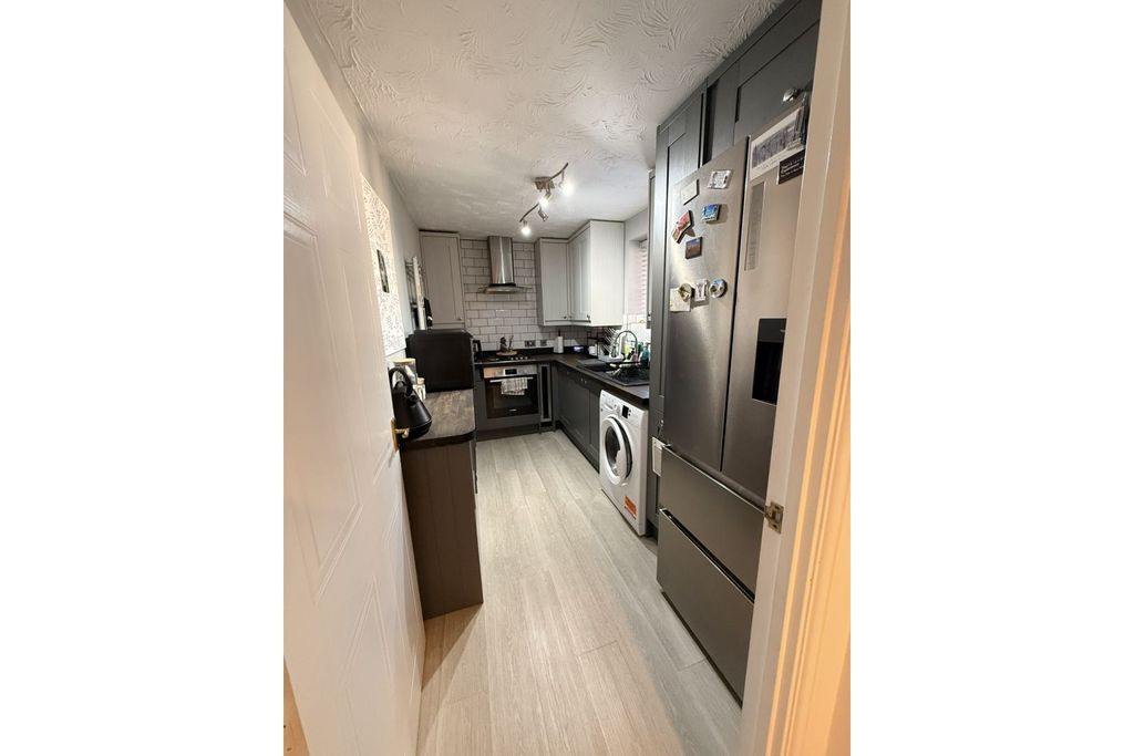 Property photo 3 of 13 Kitchen