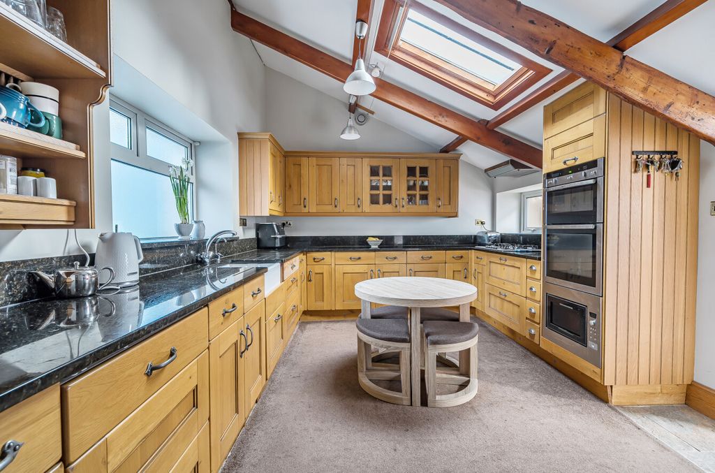 Property photo 3 of 27 1394639-13-6985d3...