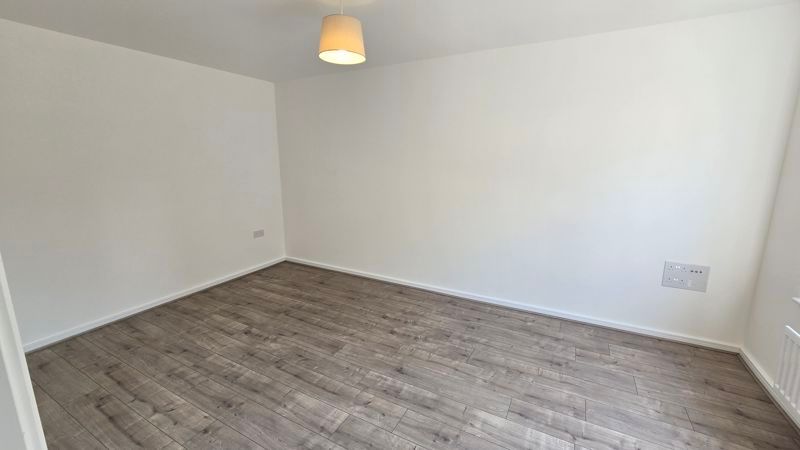 Property photo 3 of 15 Photo 7