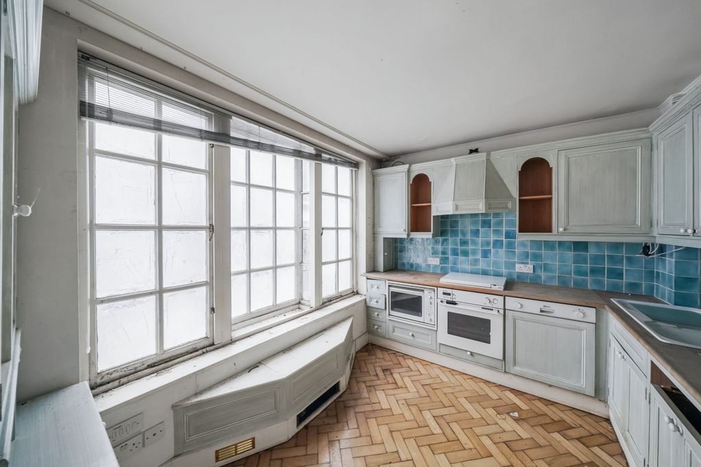 Property photo 3 of 24 17 Yeomans Row, Kensington, London Sw3 2Al