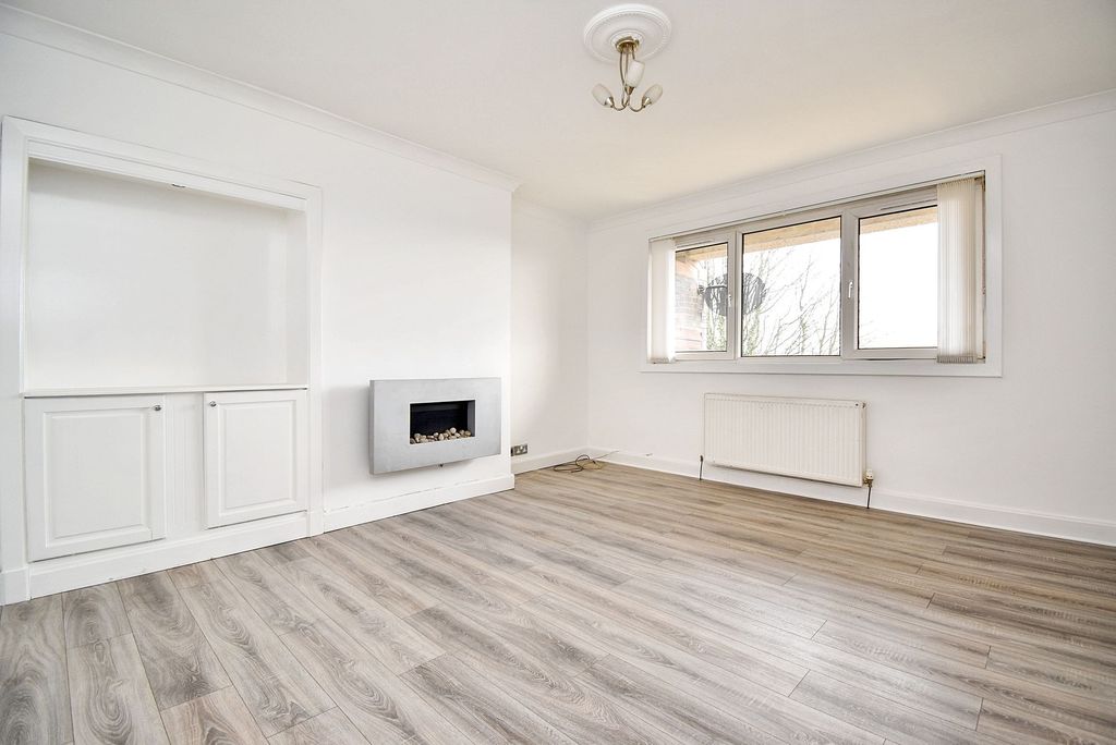 Property photo 2 of 11 Lounge Angle 1