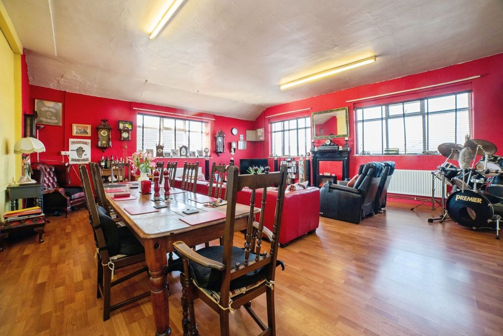 Property photo 2 of 20 Pbox-Img.Jpg