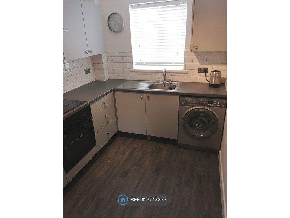 Property photo 2 of 9 Modern Kitchen Including Washing Machine