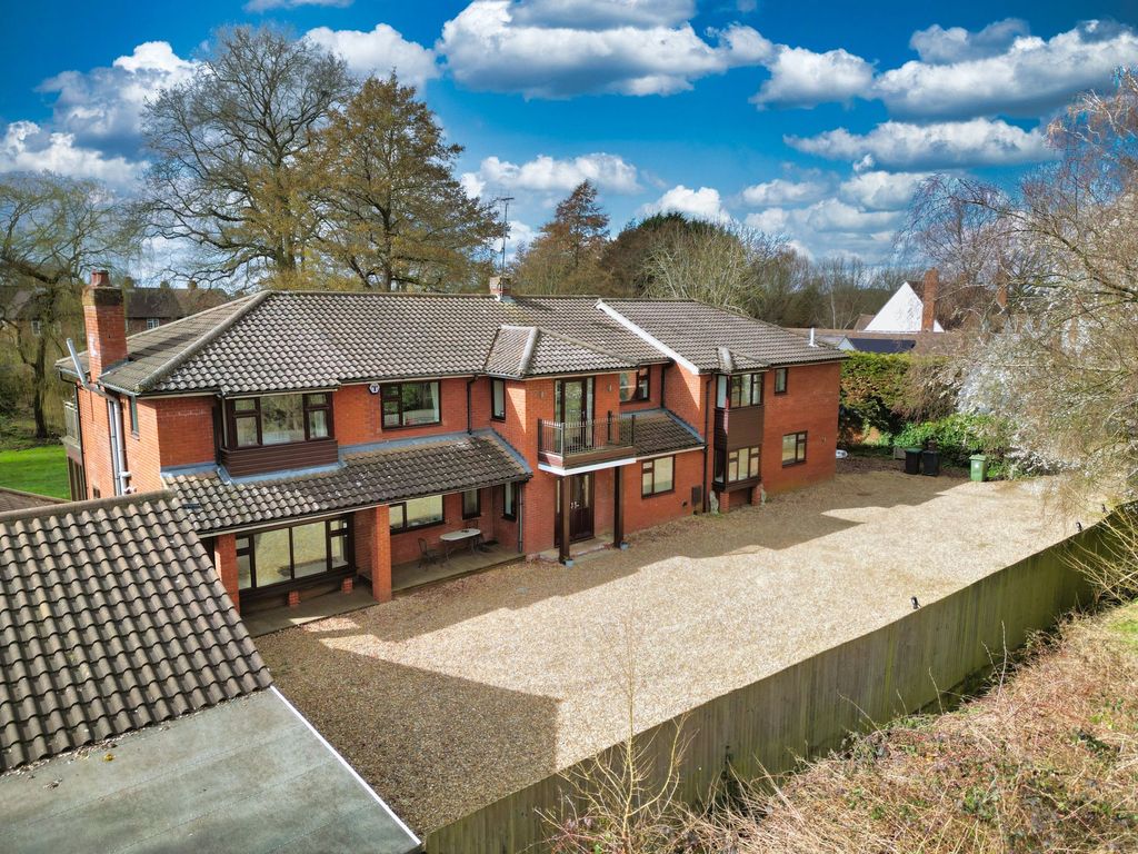 Property photo 2 of 32