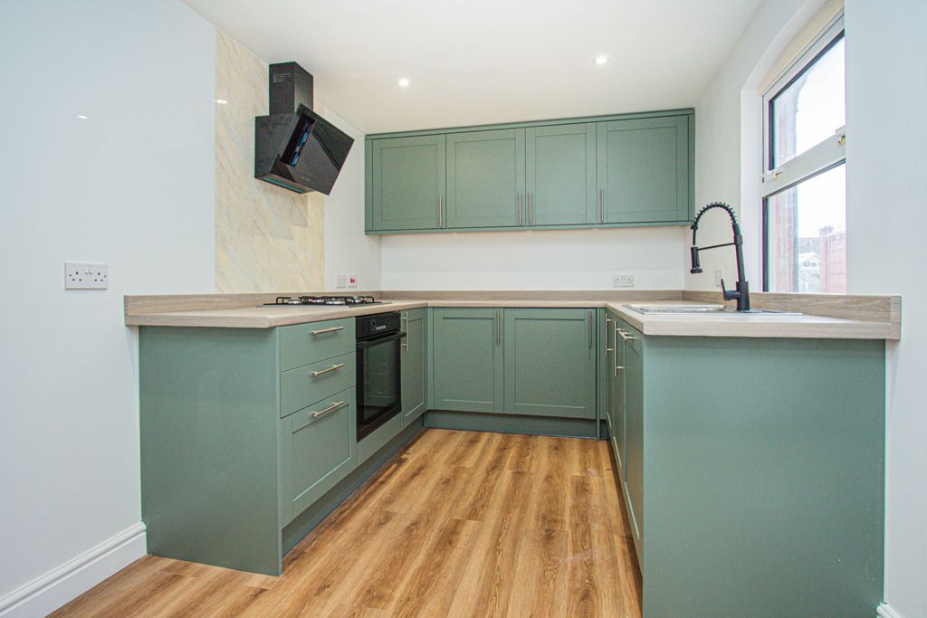 Property photo 2 of 8 Kitchen