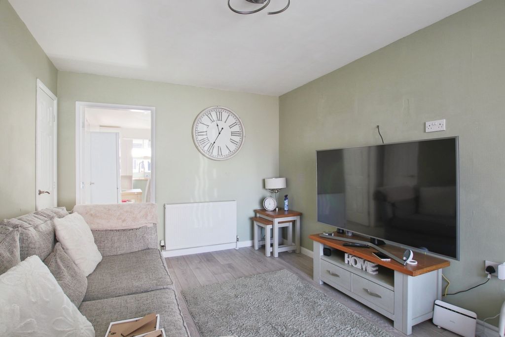 Property photo 3 of 11 4976207