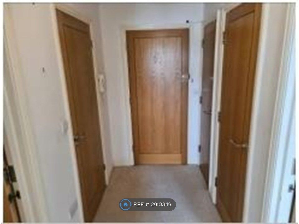 Property photo 3 of 18 Entrance
