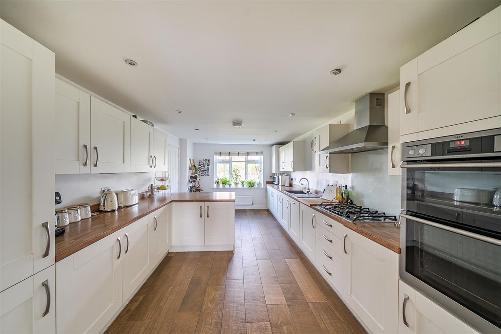 Property photo 3 of 16 1372495-13-68Fb80A44c632.Jpg