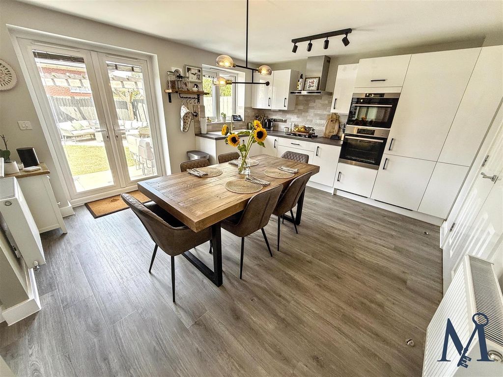 Property photo 2 of 25 Kitchen Diner
