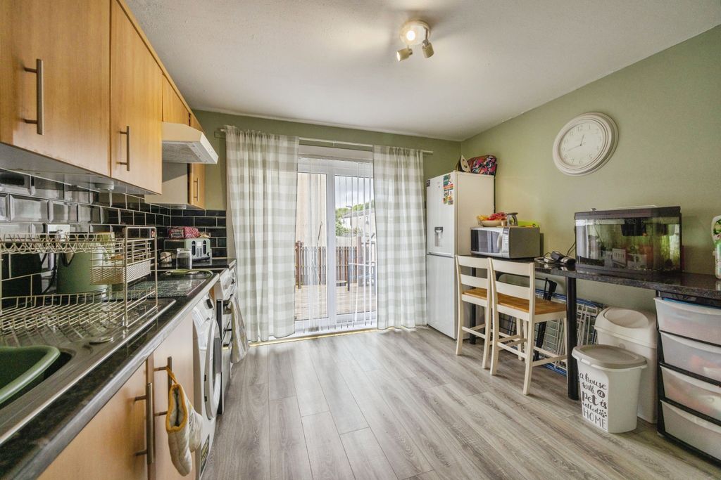 Property photo 3 of 20 2W8A3444