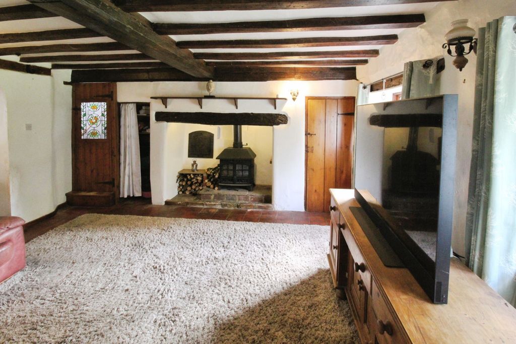 Property photo 3 of 10 Lounge