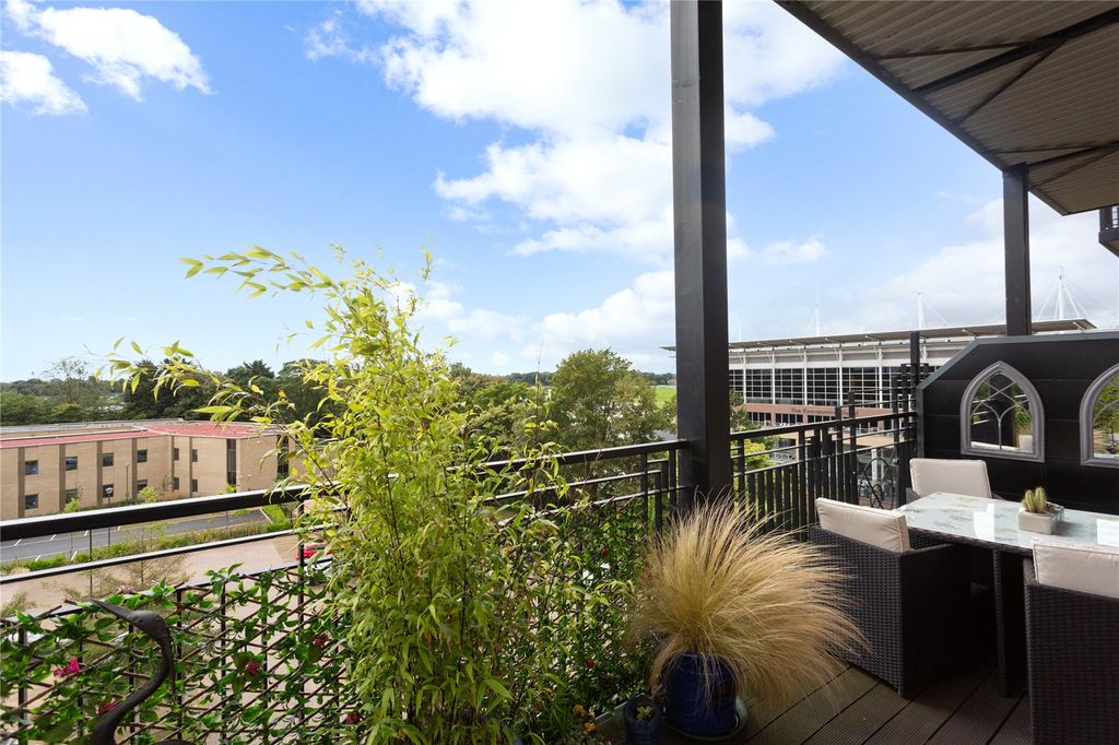 Property photo 2 of 13 Balcony