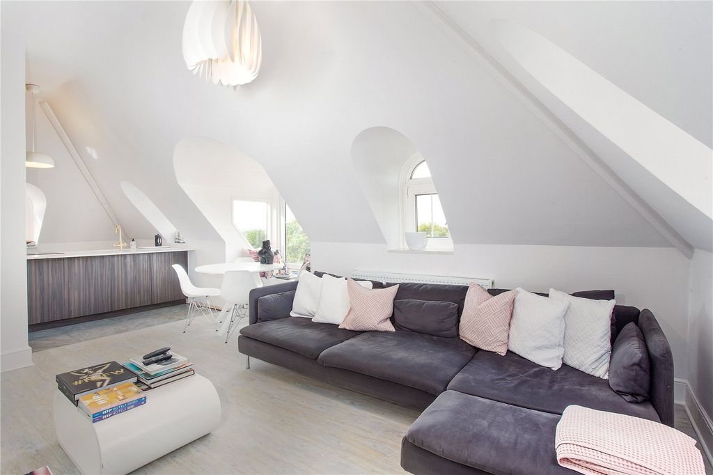 Property photo 2 of 10 Open Plan