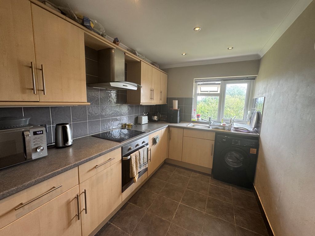Property photo 2 of 9 Kitchen