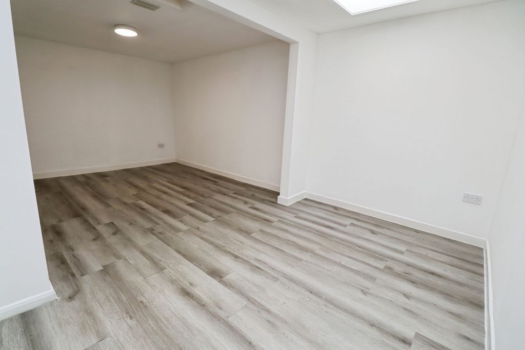 Property photo 2 of 10 Photo 8