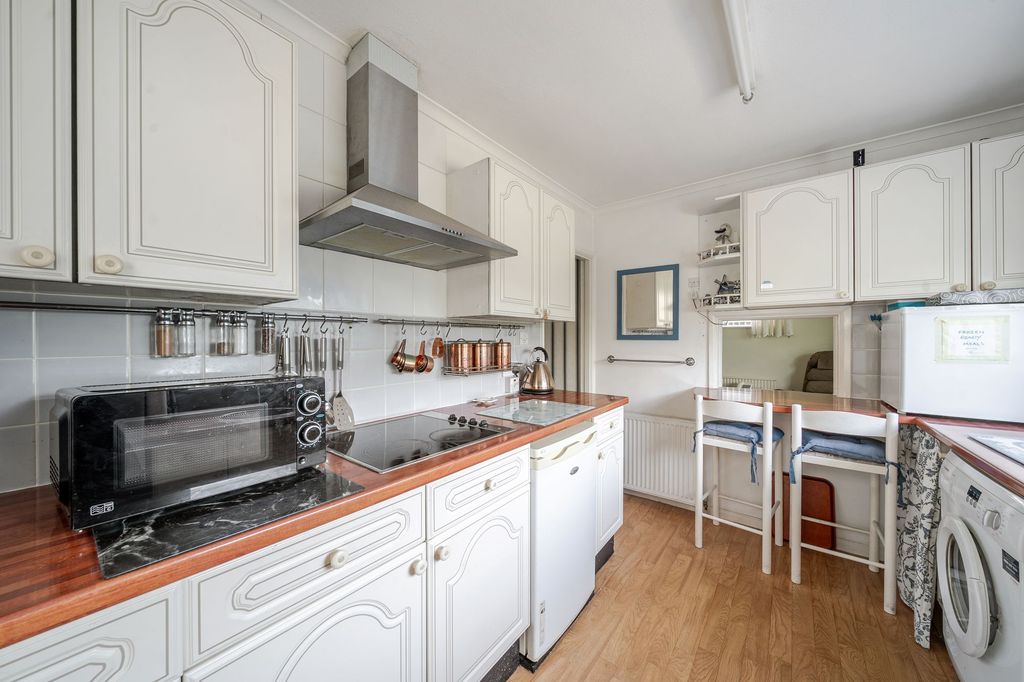 Property photo 2 of 11 Kitchen