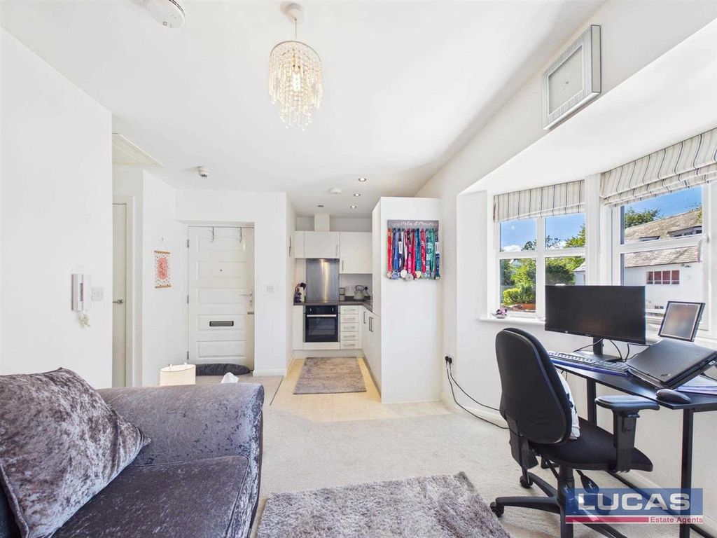 Property photo 3 of 10