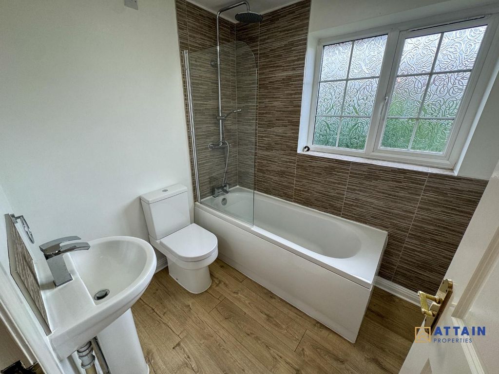 Property photo 3 of 15 Bathroom.Jpg