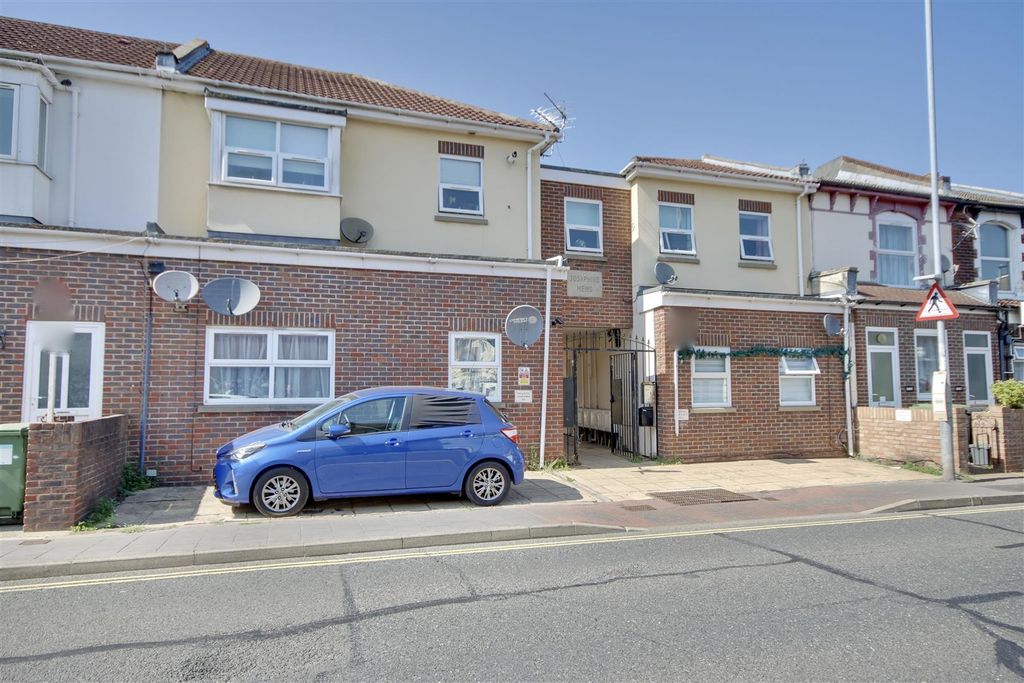 Property photo 1 of 8 8E6C5878-D994-4Cdc-A02B-A775D340A96F_1_201_A.Jpeg