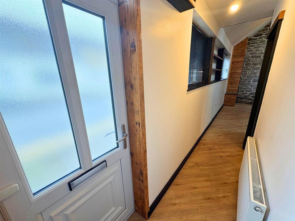 Property photo 3 of 10 Entrance Hallway