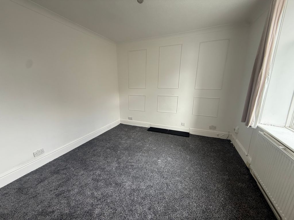 Property photo 3 of 11 Bedroom 1