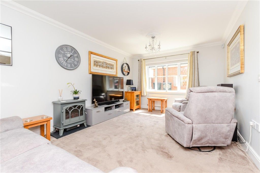 Property photo 2 of 19 Lounge