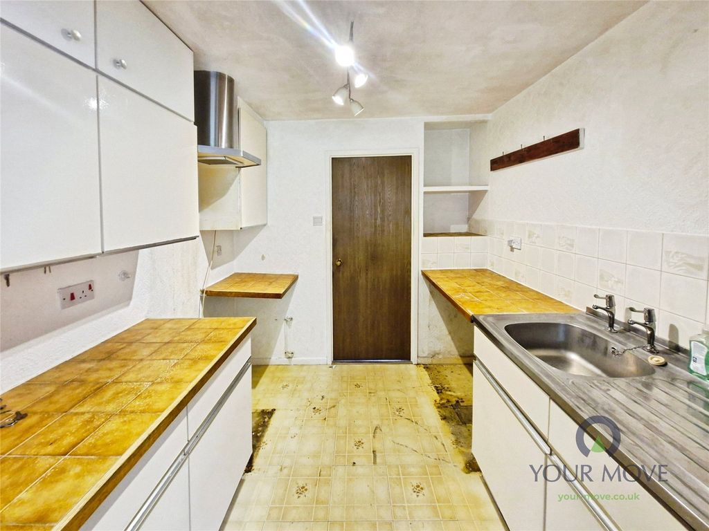 Property photo 3 of 13 Kitchen