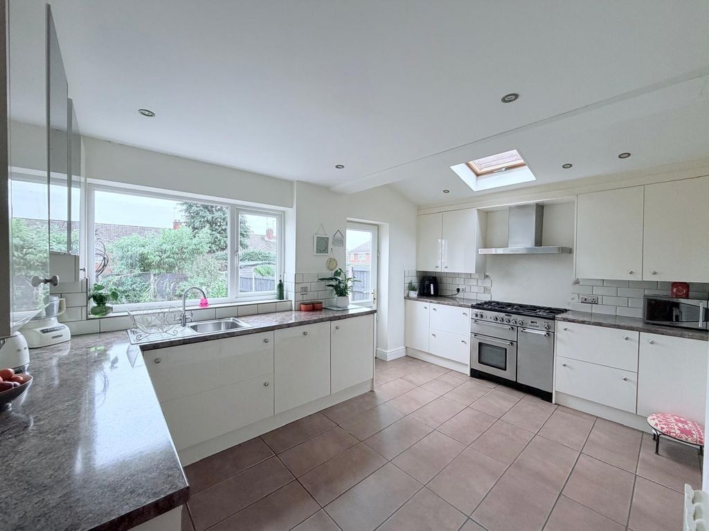 Property photo 2 of 16 Kitchen