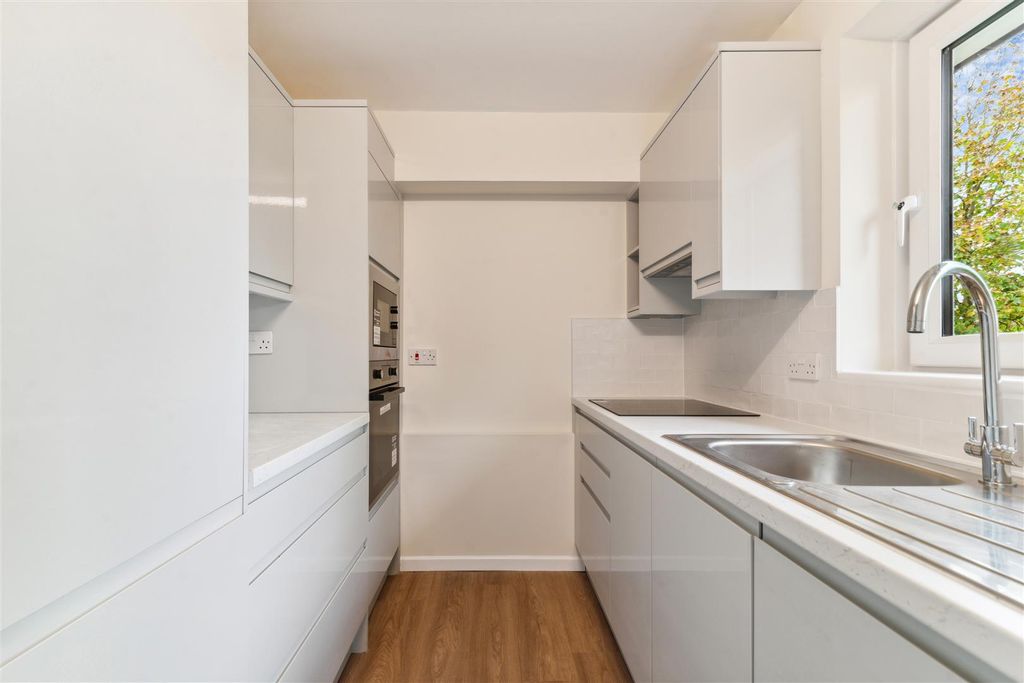 Property photo 3 of 11 Homecross House, W4 - For Sale