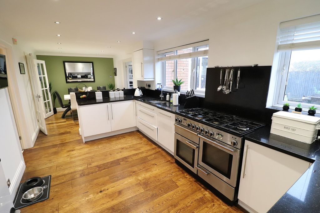 Property photo 2 of 29 Picture No. 24